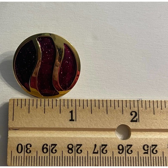 Avon Vintage Red Sparkle Enamel Gold Tone Round Clip On Earrings - Picture 9 of 9